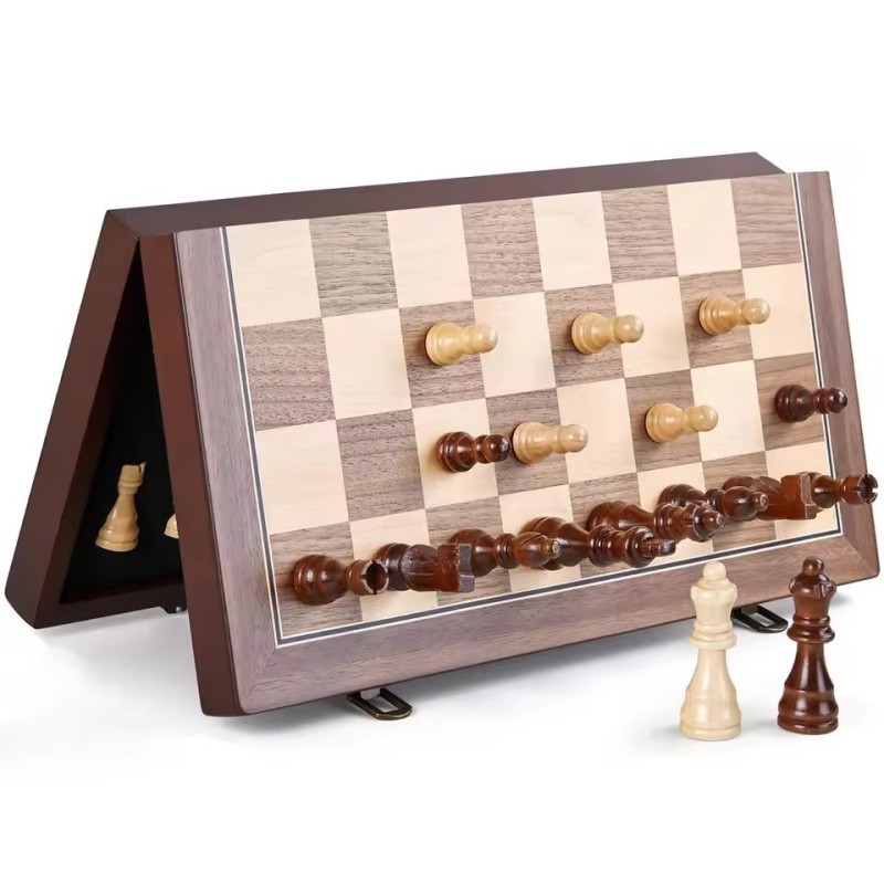 Set di Scacchi Magnetico in Le - Board Game Yearbook recensione e prezzo