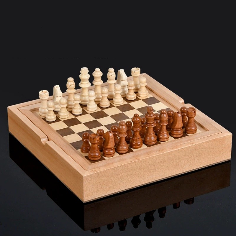 Set di Scacchi in Legno 5 in 1 - Board Game Yearbook recensione e prezzo
