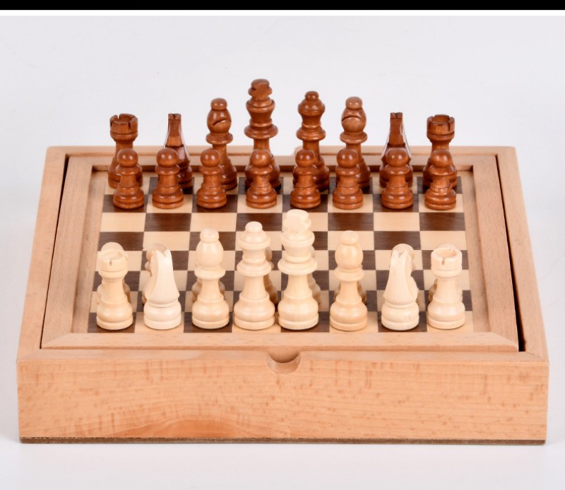 Set di Scacchi in Legno 5 in 1 - Board Game Yearbook recensione e prezzo